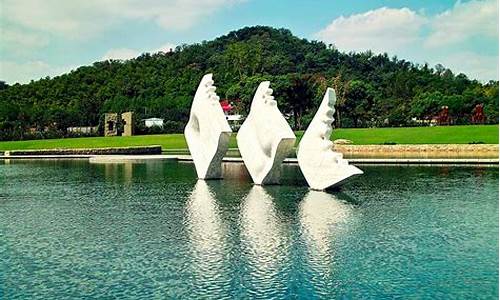 佘山月湖雕塑公园怎么去_上海佘山月湖公园风景图片